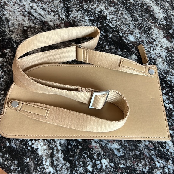 Everlane The Cactus Leather Sling Bag - Picture 6 of 8